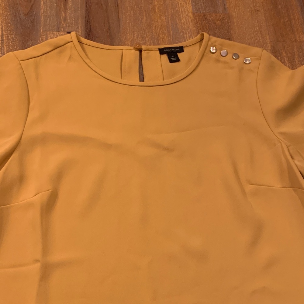 Ann Taylor yellow dress with pockets. Size 4.